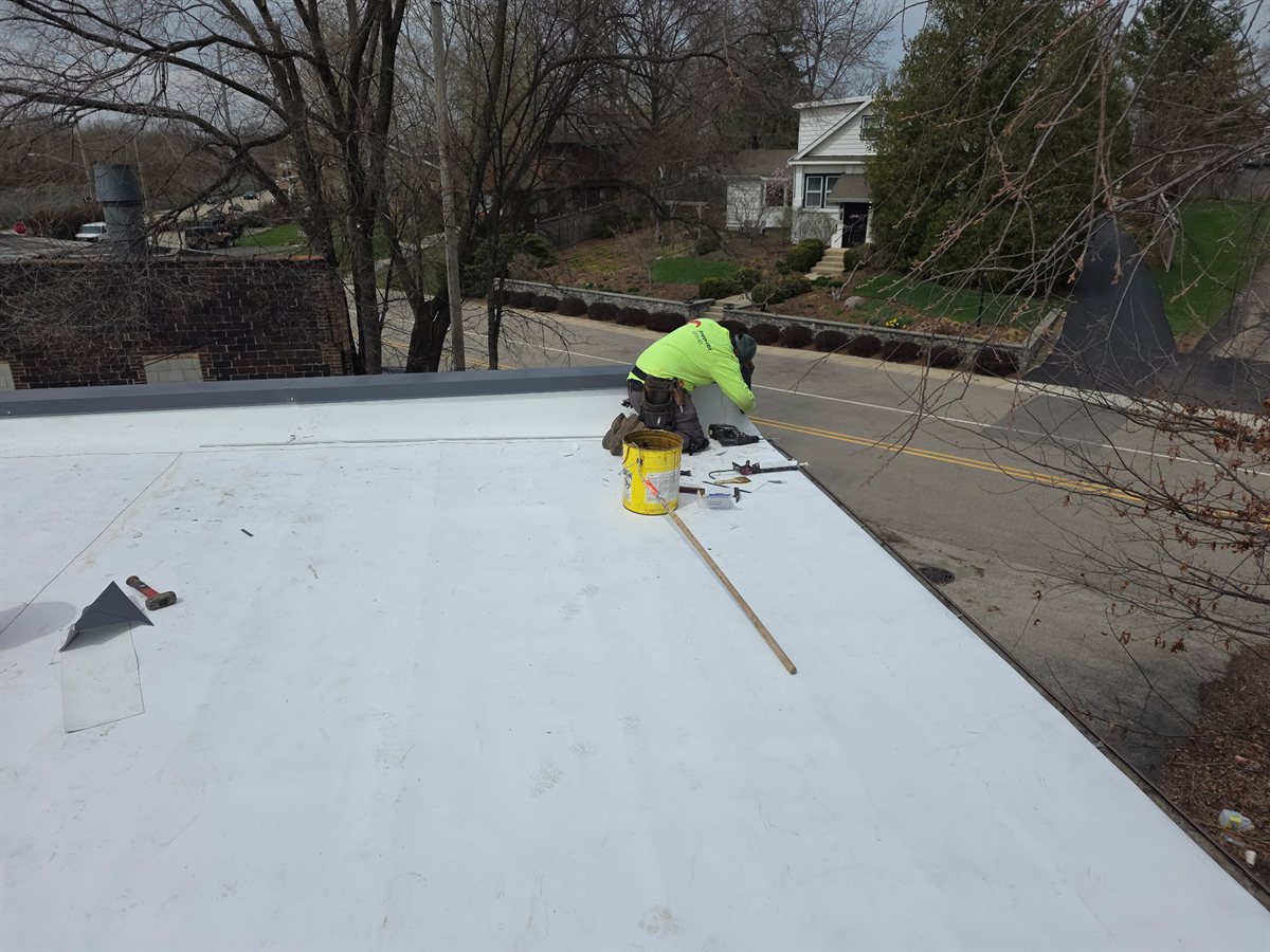 Commercial flat roof project in the Chicago area