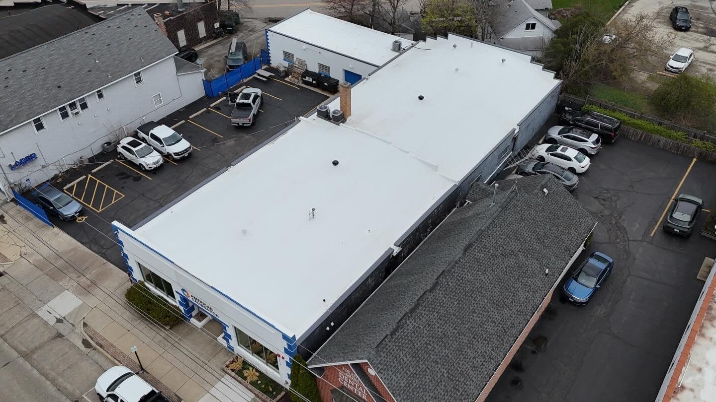 Commercial flat roof on a Schaumburg business